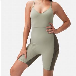 Outdoor Voices Zoom 8” Bodysuit